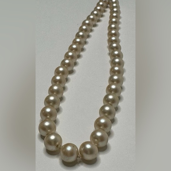Vintage Pearl Beaded Knotted Necklace Cream Color Retro Classic MadMen Glamour - Picture 2 of 8